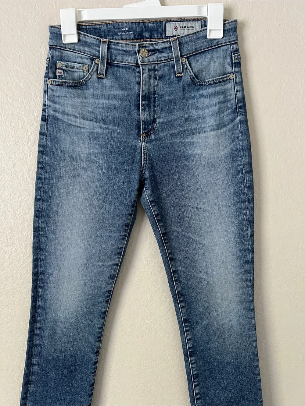 Like New! AG Mari High Rise Straight Leg Jeans in Size 26R